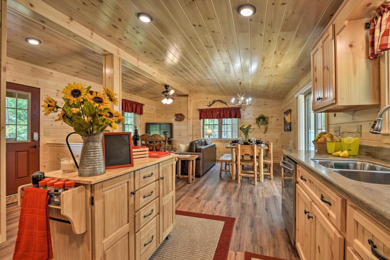 Upscale Cabin With Hot Tub And Deck In Wardensville! Exterior photo