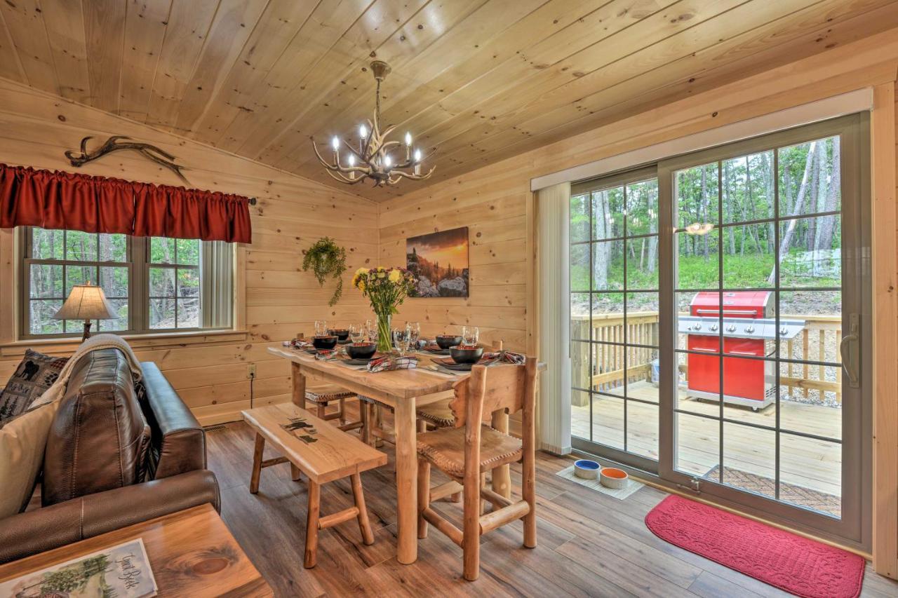 Upscale Cabin With Hot Tub And Deck In Wardensville! Exterior photo