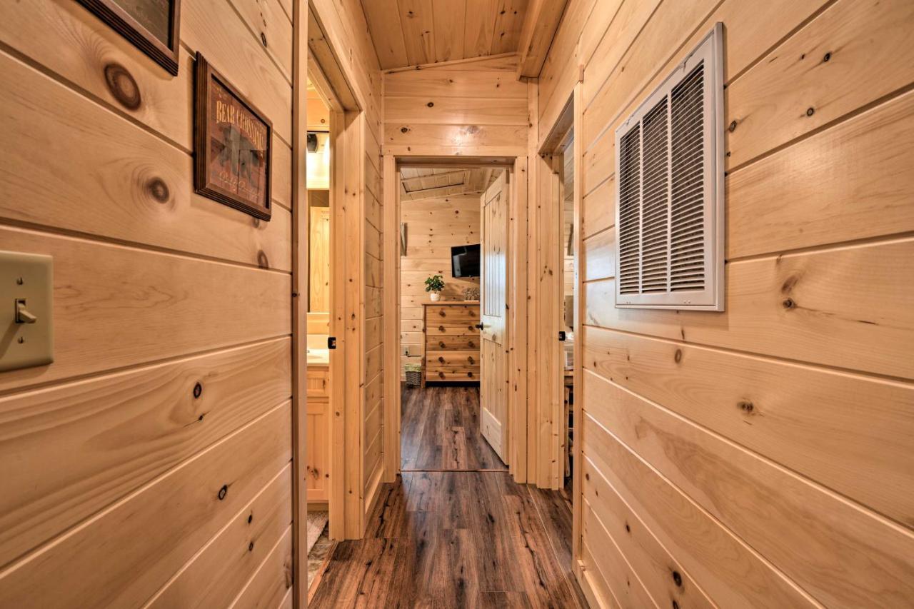 Upscale Cabin With Hot Tub And Deck In Wardensville! Exterior photo
