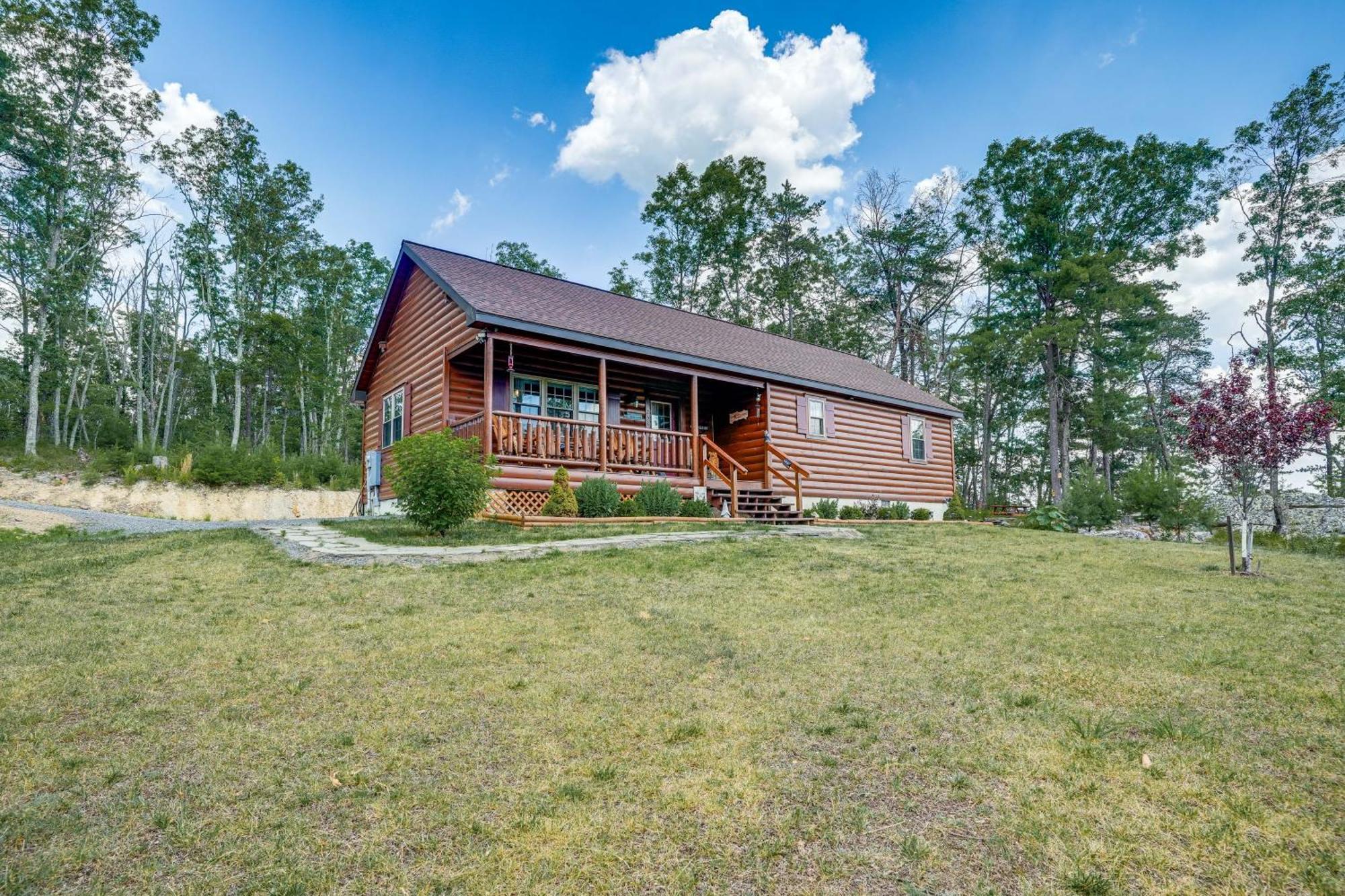 Upscale Cabin With Hot Tub And Deck In Wardensville! Exterior photo